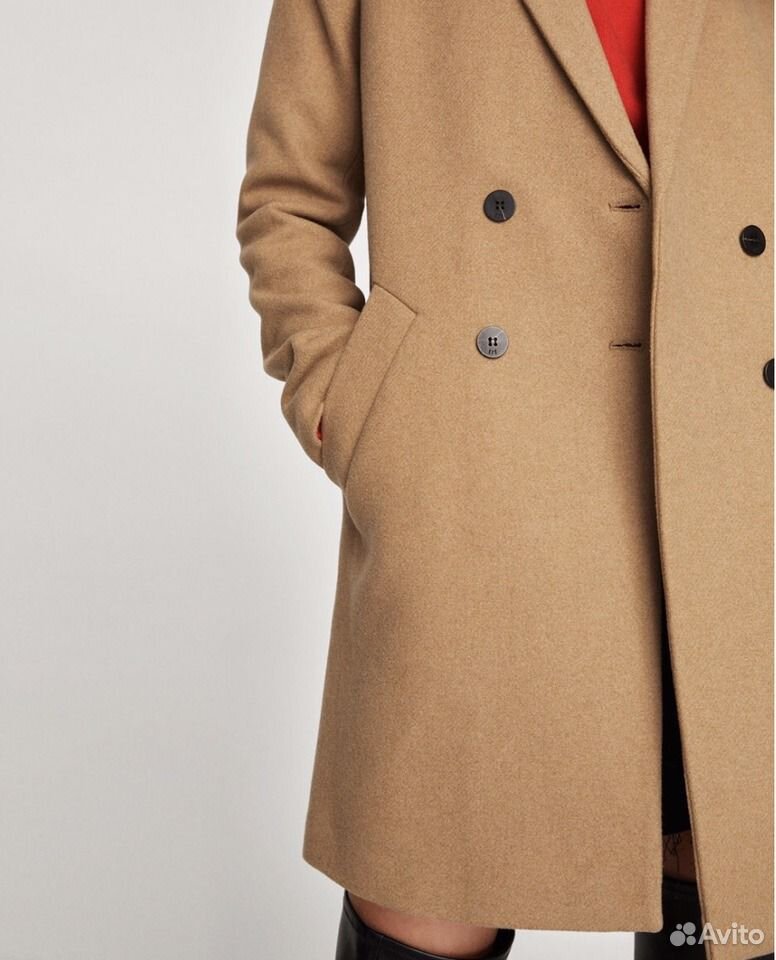 Пальто мужское бежевого цвета