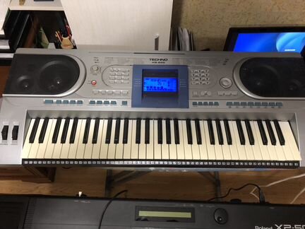 Музыкальный синтезатор Techno KB-820