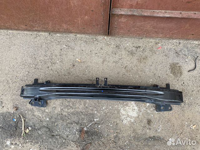 Усилитель переднего бампера Volkswagen Jetta 5