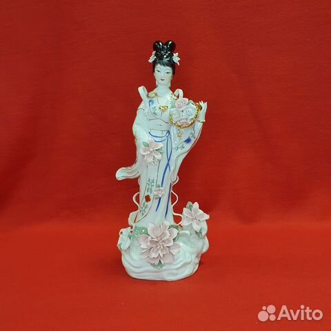 Фарфоровая статуэтка Гейша 1