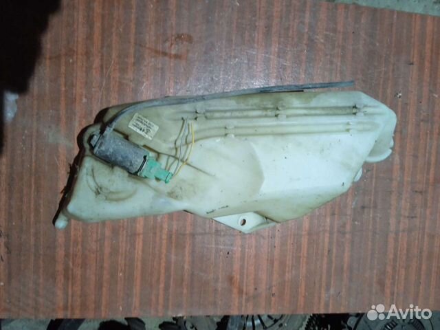 Бачек омывателя Пежо 206