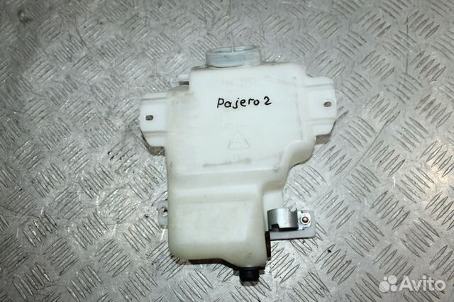 Бачок заднего омывателя Mitsubishi Pajero 2