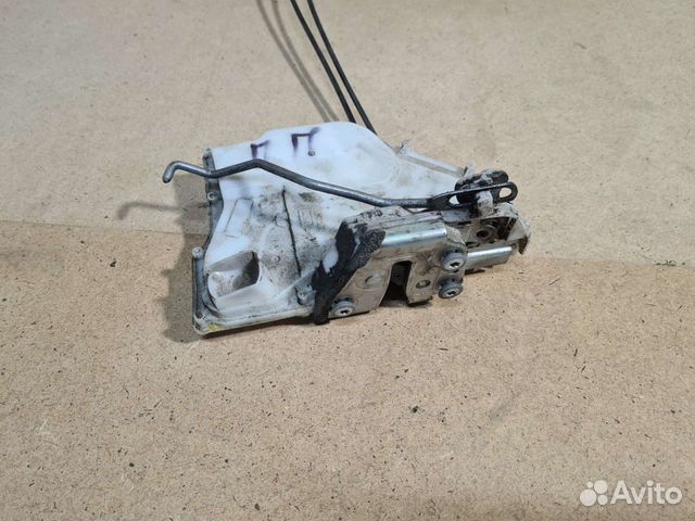 Замок передний правый левый двери Suzuki SX4