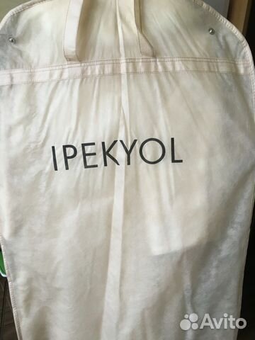 Пальто белое. Воротник натуральный Пальто белое. Воротник натуральный