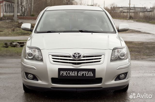 Реснички передних фар Тойота Авенсис / Avensis
