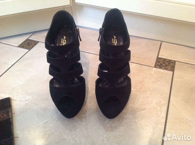 Босоножки новые