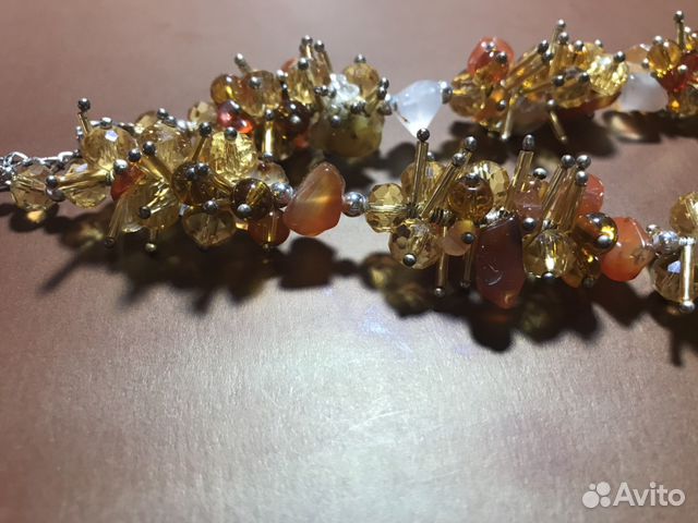 Красивое колье с натуральными камнями