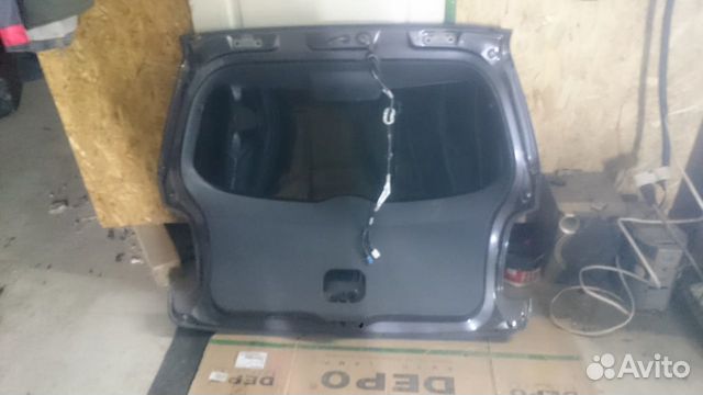Тойота аурис toyota auris 2010 крышка багажника