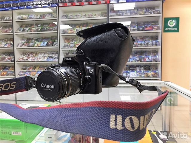 Canon eos 500 с кожаной сумкой