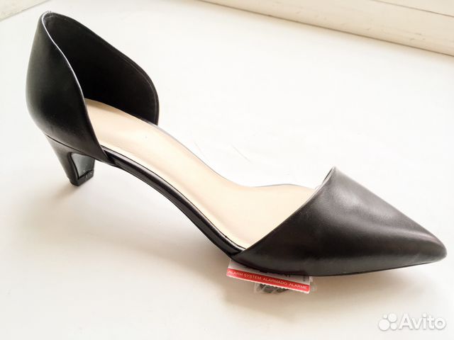 Новые черные кожаные туфли Zara на мини-каблуке Новые черные кожаные туфли Zara на мини-каблуке