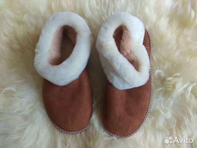 Мужские домашние тапочки. Чуни. Мех овчины