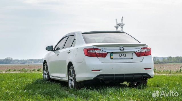Накладка на бампер (диффузор) для Toyota Camry v50