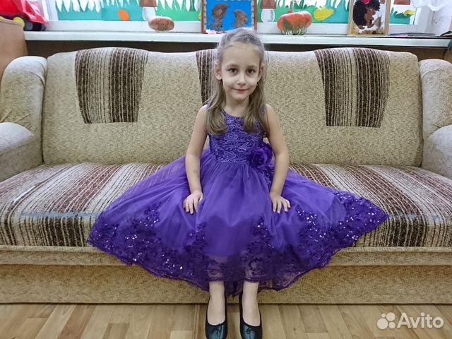 Нарядное платье с шлейфом Нарядное платье с шлейфом