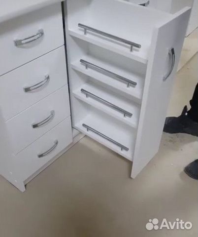 Маникюрный стол