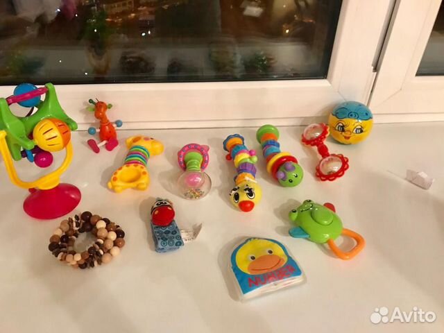 Игрушки погремушки для малышей