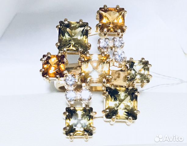 Золотое кольцо с бриллиантами Золотое кольцо с бриллиантами