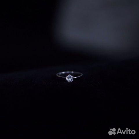 Кольцо с цирконом