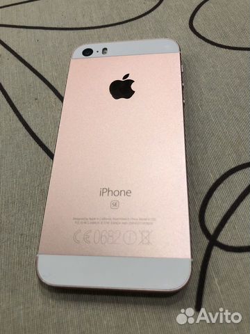 Телефон iPhone SE