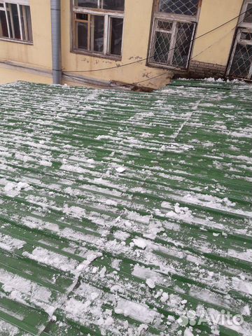 Чистка крыши от снега Чистка крыши от снега