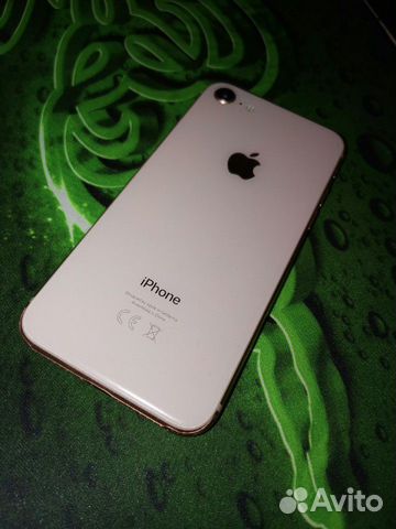 Телефон iPhone 8