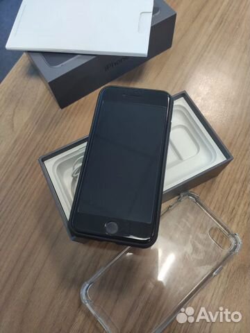 Телефон iPhone 8