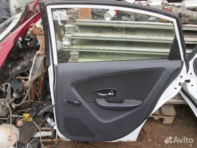 Задняя правая дверь на Nissan Almera G15