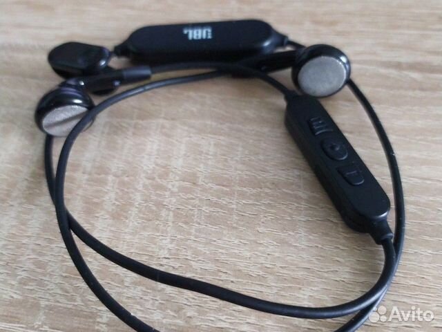 Беспроводные наушники JBL Беспроводные наушники JBL