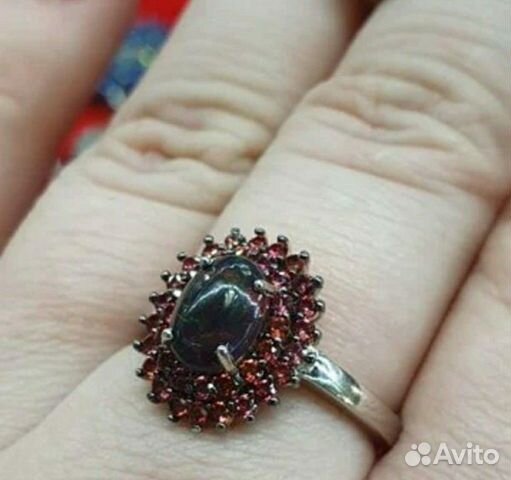 Серебряное кольцо с опалом и гранатами