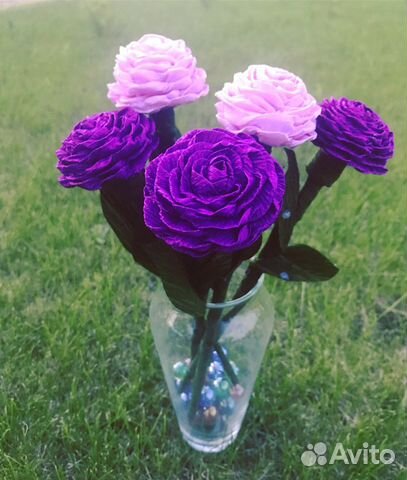 Букеты из бумажных роз, тюльпанов, природного мате