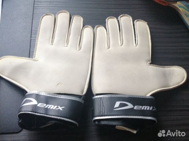 Футбольные вратарские перчатки