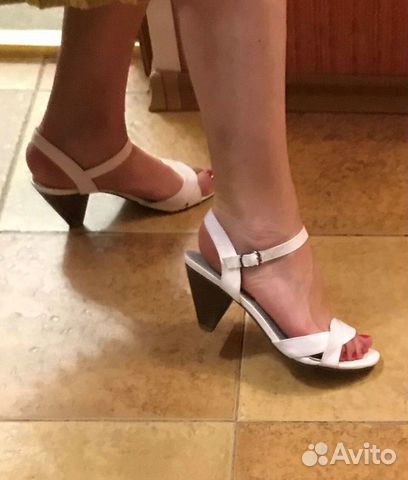 Босоножки белые, р.39 Босоножки белые, р.39