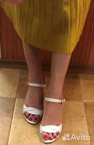 Босоножки белые, р.39 Босоножки белые, р.39