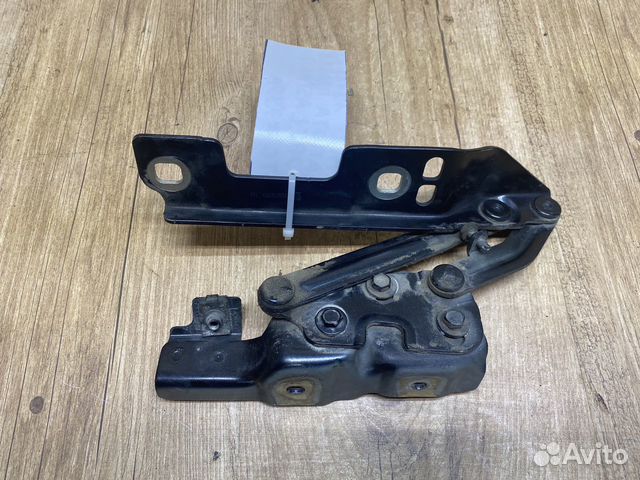 Петля капота правая Opel Astra J Петля капота правая Opel Astra J