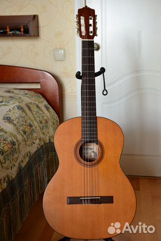 Продаю классическую гитару Martinez MCG-40C Продаю классическую гитару Martinez MCG-40C