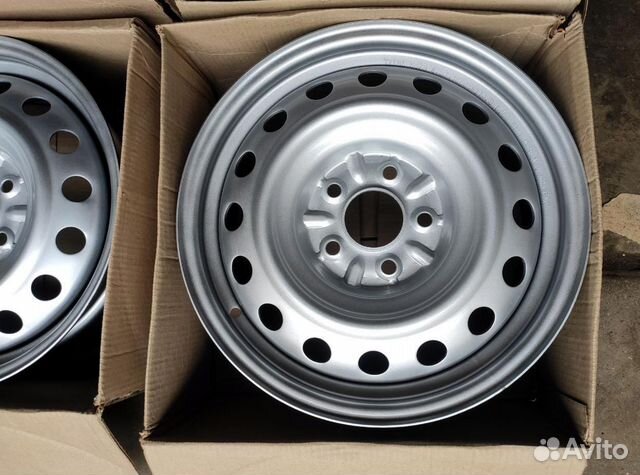 Диски новые штампованные R16 C на Renault Nissan Диски новые штампованные R16 C на Renault Nissan