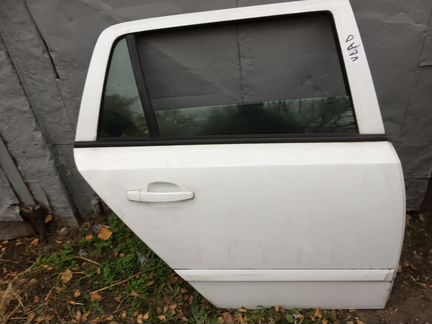 Дверь правая Опель-Астра-Н универсал