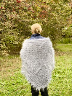 Оренбургский серый подарочный пуховый платок 140см