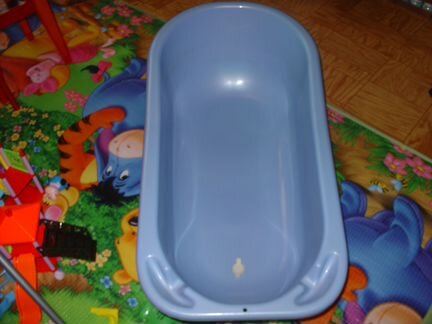 Глубокая детская ванночка со сливом