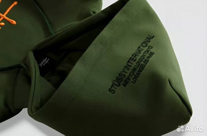 Темно зеленое худи Stussy. Материал флис