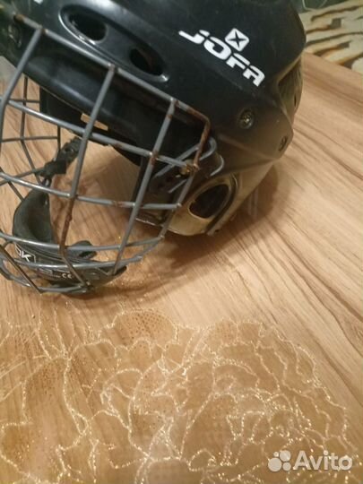 Хоккейный шлем