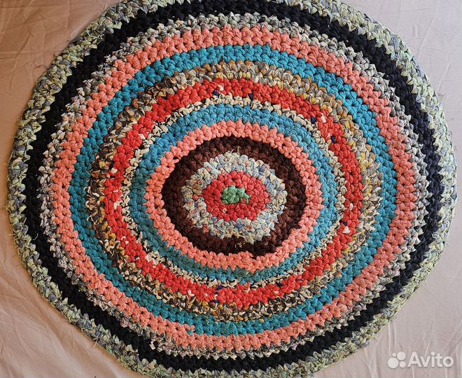 Два коврика ручной вязки. Круглый