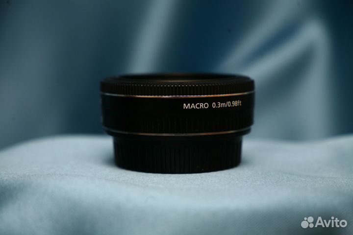 Canon EF 40mm f/2.8 STM