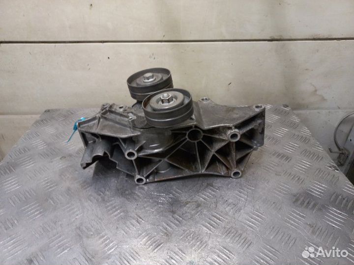 Кронштейн генератора Skoda Octavia A4 1.4 16V MPI