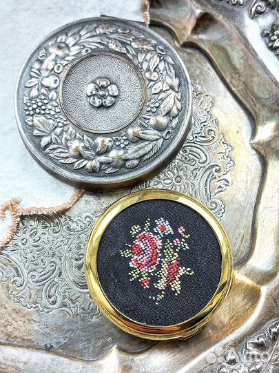 Пудреница с Зеркальцем Старинная