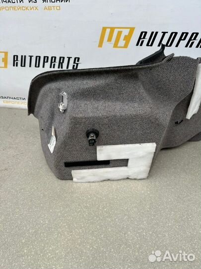 Обшивка багажника задняя правая Mercedes-Benz S400