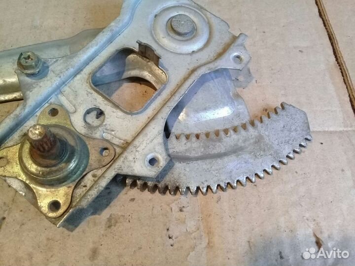 Задний левый мех. Стеклоподъемник Nissan AD Y10