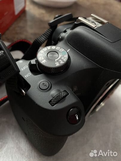 Фотоаппарат Canon 2000d