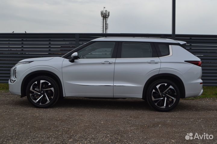 Mitsubishi Outlander, 2023