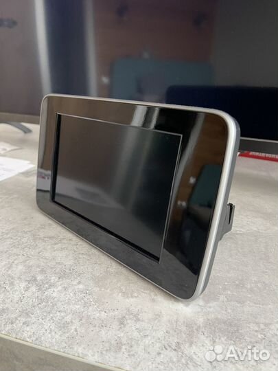 Монитор мультимедиа Mercedes Benz