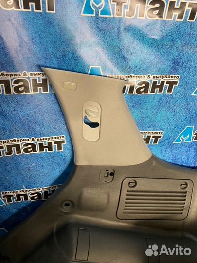 Обшивка багажника правая Mercedes-Benz Ml W163